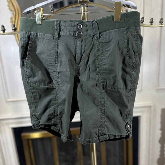 torrid Pants - Torrid Olive Green Utility Shorts Size 16 Stretch Waistband Casual Cargo Pockets